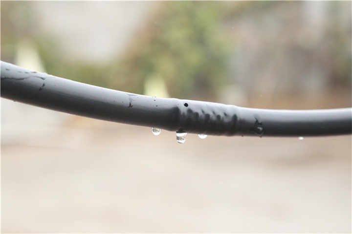 Drip Irrigation System 16mm 20mm Drip Irrigation Pipe Drip Line With Round Inner Dripper